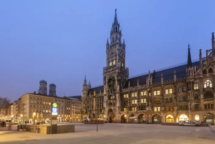 Framed Print : New city hall or Neues Rathaus, Marienplatz, Munich, Bavaria, Germany Framed Print : New city hall or Neues Rathaus, Marienplatz, Munich, Bavaria, Germany