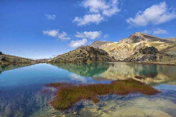 New Zealand, North Island, Tongariro National Park, Emerald Lakes