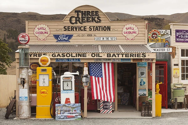 New Zealand, South Island, Canterbury, Burkes Pass, antique filling station