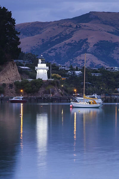 New Zealand, South Island, Canterbury, Banks Peninsula, Akaroa, Akaroa Lighthouse, dawn