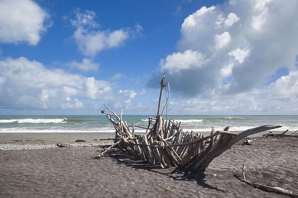 New Zealand, South Island, West Coast, Hokitika, Hokitika Beach, driftwood sculptures