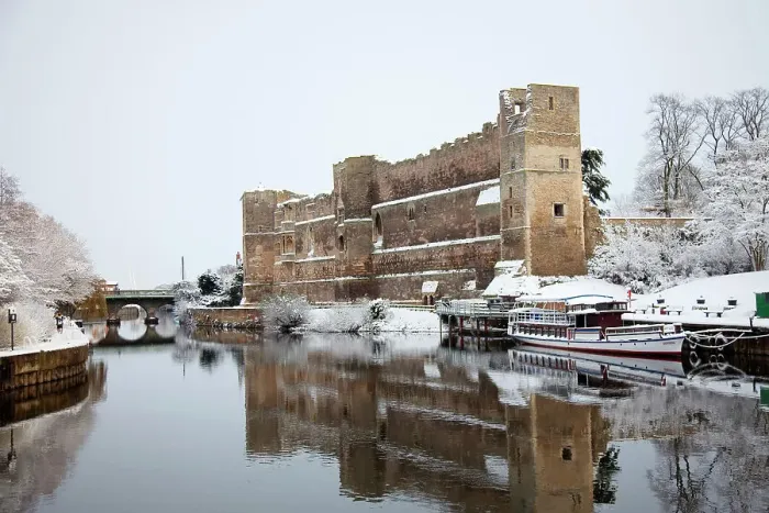 Framed Print : Newark, UK. The castle on the bank of the river trent in winter Framed Print : Newark, UK. The castle on the bank of the river trent in winter