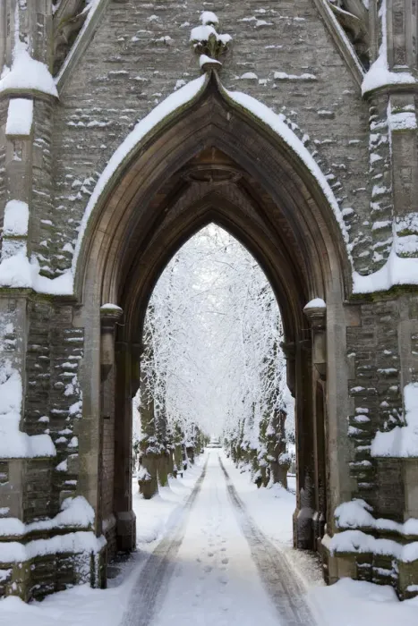 Framed Print : Newark, UK. The central path and victorian gothic lychgate at Newark cemetery Framed Print : Newark, UK. The central path and victorian gothic lychgate at Newark cemetery