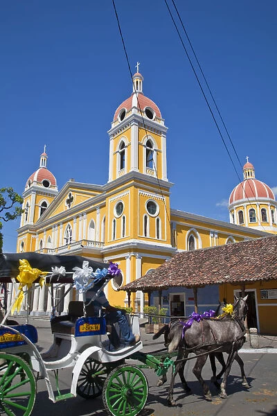 Nicaragua, Granada, Park Colon, Park Central, Cathedral de Granada, Horse and cart