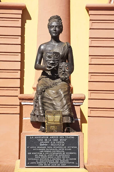 Nicaragua, Leon, Statue outside Theatre