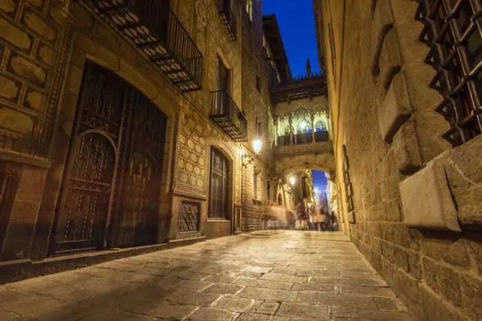 Framed Print : Night view of Bridge of Sighs in Carrer del Bisbe, Barcelona, Catalonia, Spain