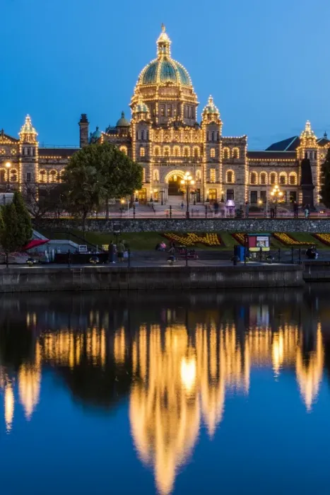Framed Print : Night view of the British Columbia Parliament Buildings, Victoria, British Columbia