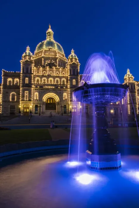 Framed Print : Night view of the British Columbia Parliament Buildings, Victoria, British Columbia