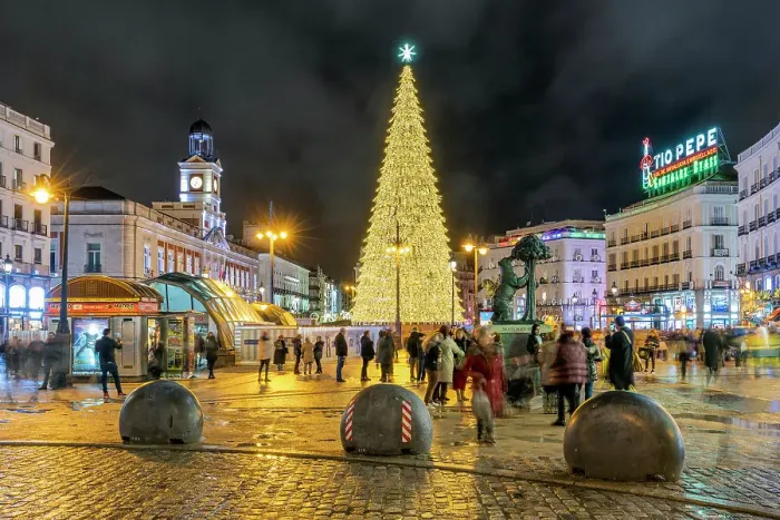 Framed Print : Night view of the Christmas tree at Puerta del Sol, Madrid, Spain Framed Print : Night view of the Christmas tree at Puerta del Sol, Madrid, Spain