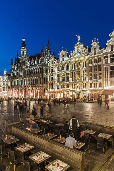 Night view of Grand Place with Maison du Roi and other guildhalls, Brussels, Belgium