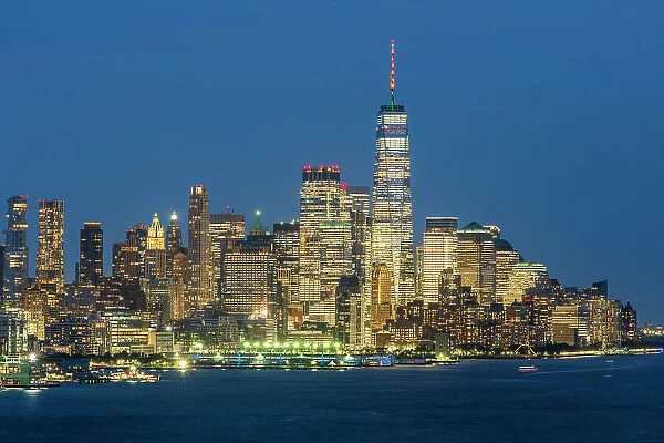 Night view of Lower Manhattan skyline, New York, USA