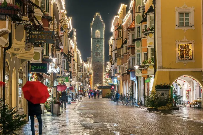 Framed Print : Night view of the main street and Zwolferturm medieval tower decorated with Christmas lights, Sterzing-Vipiteno, South Tyrol, Italy