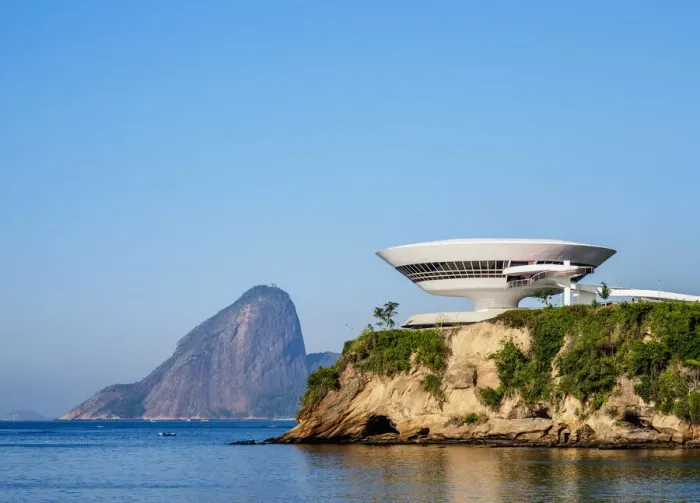 Framed Print : Niteroi Contemporary Art Museum MAC with Sugarloaf Mountain in the background, Niteroi