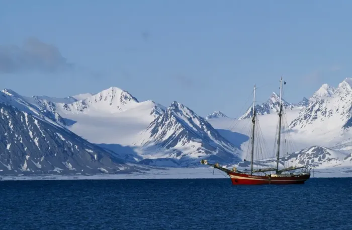 Framed Print : Noordelicht at anchor off the west coast of Spitsbergen Framed Print : Noordelicht at anchor off the west coast of Spitsbergen