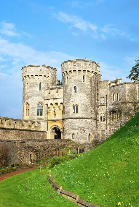 Framed Print : The Norman Gateway and Moat Garden of Windsor Castle, Windsor, Berkshire, England Framed Print : The Norman Gateway and Moat Garden of Windsor Castle, Windsor, Berkshire, England