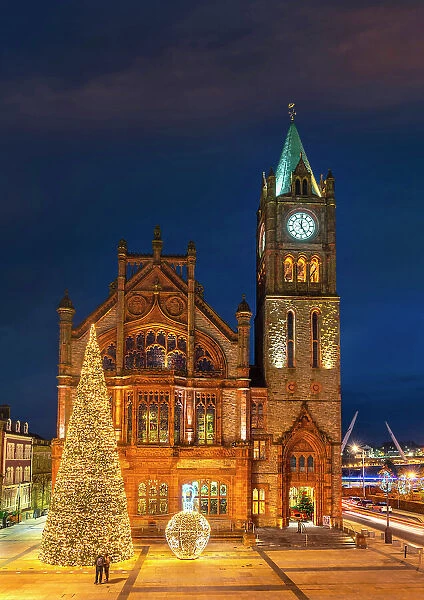 Northern Ireland, Derry(Londonderry), Guild hall at Christmas