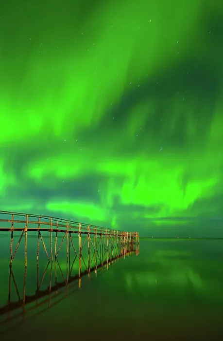 Framed Print : Northern lights (aurora borealis) reflected in Lake Winnipeg Matlock, Manitoba, Canada Framed Print : Northern lights (aurora borealis) reflected in Lake Winnipeg Matlock, Manitoba, Canada