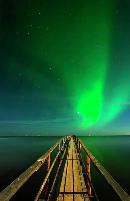 Framed Print : Northern lights (aurora borealis) reflected in Lake Winnipeg Matlock, Manitoba, Canada Framed Print : Northern lights (aurora borealis) reflected in Lake Winnipeg Matlock, Manitoba, Canada