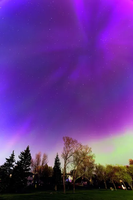 Framed Print : Northern lights (aurora borealis) in Southdale neighbourhood, Manitoba, Canada Framed Print : Northern lights (aurora borealis) in Southdale neighbourhood, Manitoba, Canada