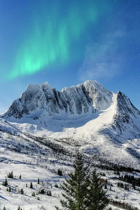 Framed Print : Northern Lights over Breidtinden mountain peak covered with snow, Mefjorden, Senja, Troms county, Norway Framed Print : Northern Lights over Breidtinden mountain peak covered with snow, Mefjorden, Senja, Troms county, Norway