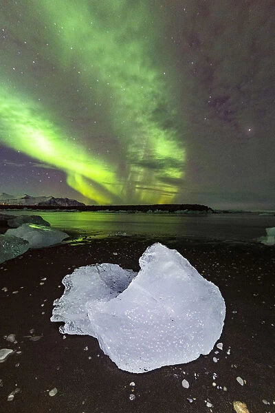 Northern lights over Diamond Beach, Jokulsarlon Glacier Lagoon, Hofn, Iceland, Europe