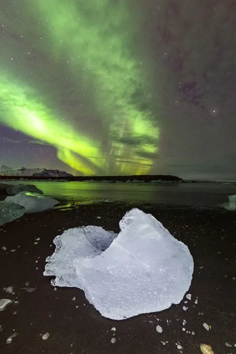 Framed Print : Northern lights over Diamond Beach, Jokulsarlon Glacier Lagoon, Hofn, Iceland, Europe Framed Print : Northern lights over Diamond Beach, Jokulsarlon Glacier Lagoon, Hofn, Iceland, Europe