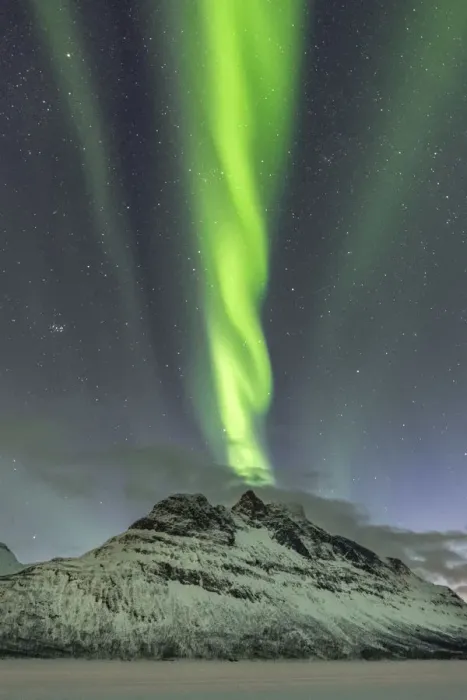 Framed Print : Northern lights in the sky above Skoddebergvatnet lake