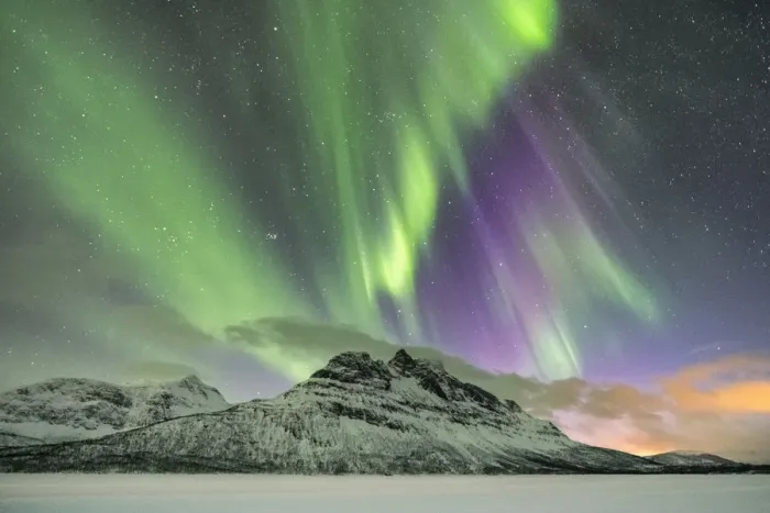 Framed Print : Northern lights in the sky above Skoddebergvatnet lake