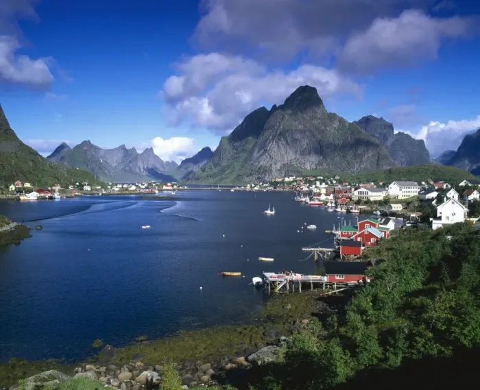 Framed Print : Norway, fishing village of Reine, Lofoten Islands, Nordland Framed Print : Norway, fishing village of Reine, Lofoten Islands, Nordland