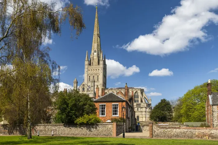 Framed Print : Norwich Cathedral in Spring, Norwich, Norfolk, England Framed Print : Norwich Cathedral in Spring, Norwich, Norfolk, England