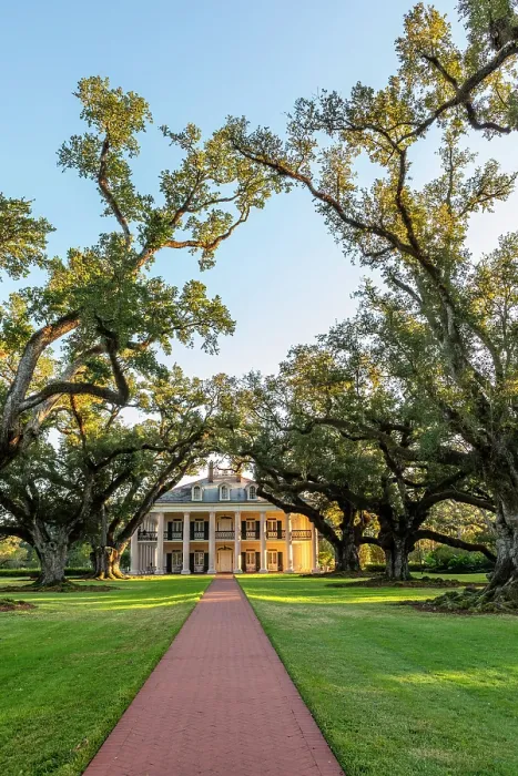 Framed Print : Oak Alley Plantation; Louisiana, USA, North America Framed Print : Oak Alley Plantation; Louisiana, USA, North America