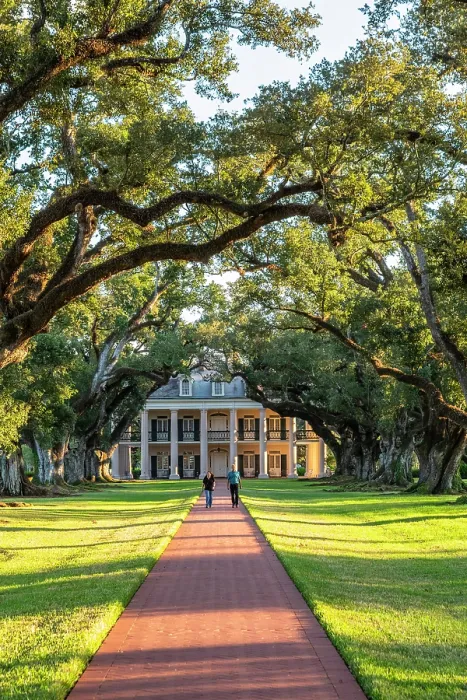 Framed Print : Oak Alley Plantation; Louisiana, USA, North America Framed Print : Oak Alley Plantation; Louisiana, USA, North America