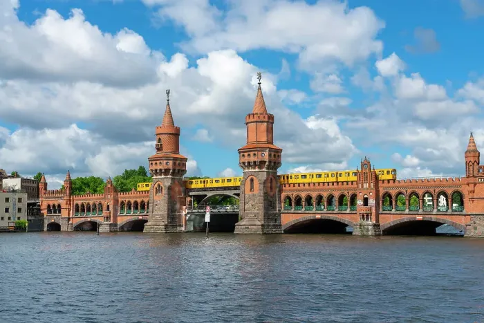 Framed Print : Oberbaum Bridge over Spree River against sky, Friedrichshain-Kreuzberg, Berlin, Germany Framed Print : Oberbaum Bridge over Spree River against sky, Friedrichshain-Kreuzberg, Berlin, Germany