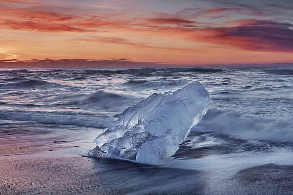 Ocean coast with iceblocks washed ashore - Iceland, Eastern Region