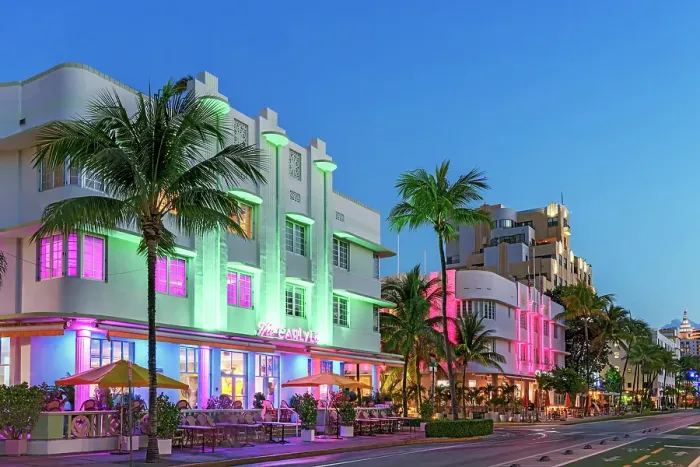 Framed Print : Ocean Drive Art Deco District South Beach, Miami Beach, Florida, USA Framed Print : Ocean Drive Art Deco District South Beach, Miami Beach, Florida, USA