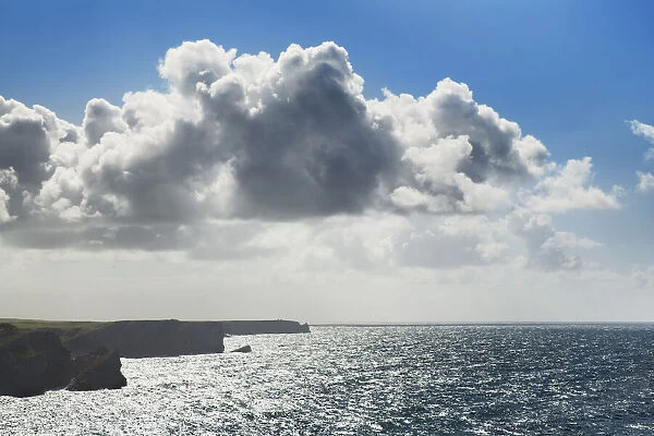 Ocean impression near Stack Rocks - United Kingdom, Wales, Pembrokeshire, Pembroke