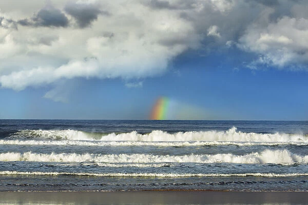 Ocean impression with rainbow - Australia, New South Wales, Forster