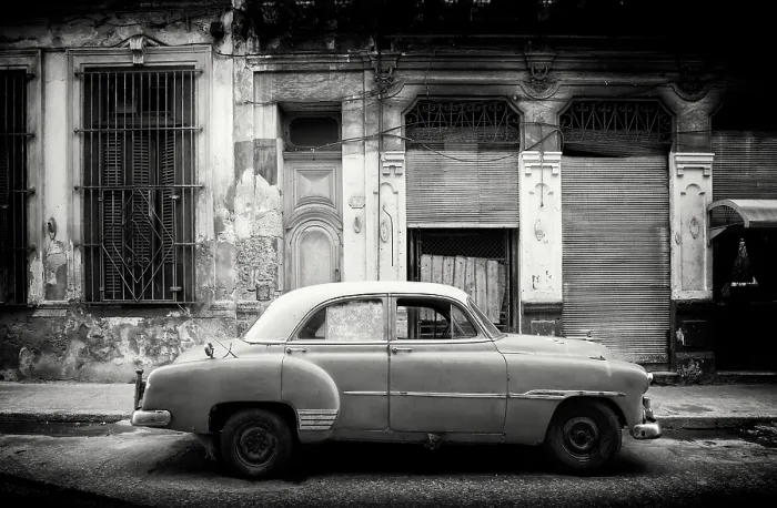 Framed Print : Old American car parked on a street in Havana Centro, Havana, Cuba, Caribbean Framed Print : Old American car parked on a street in Havana Centro, Havana, Cuba, Caribbean