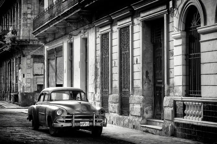 Framed Print : Old American car parked on a street in Havana Centro, Havana, Cuba, Caribbean Framed Print : Old American car parked on a street in Havana Centro, Havana, Cuba, Caribbean