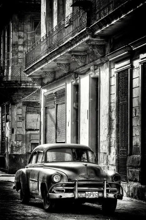Framed Print : Old American car parked on a street in Havana Centro, Havana, Cuba, Caribbean Framed Print : Old American car parked on a street in Havana Centro, Havana, Cuba, Caribbean