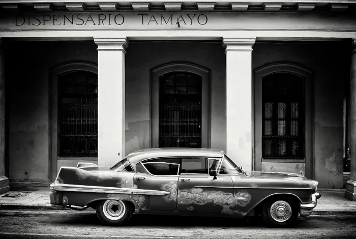 Framed Print : Old American car parked on a street in Havana Centro, Havana, Cuba, Caribbean Framed Print : Old American car parked on a street in Havana Centro, Havana, Cuba, Caribbean