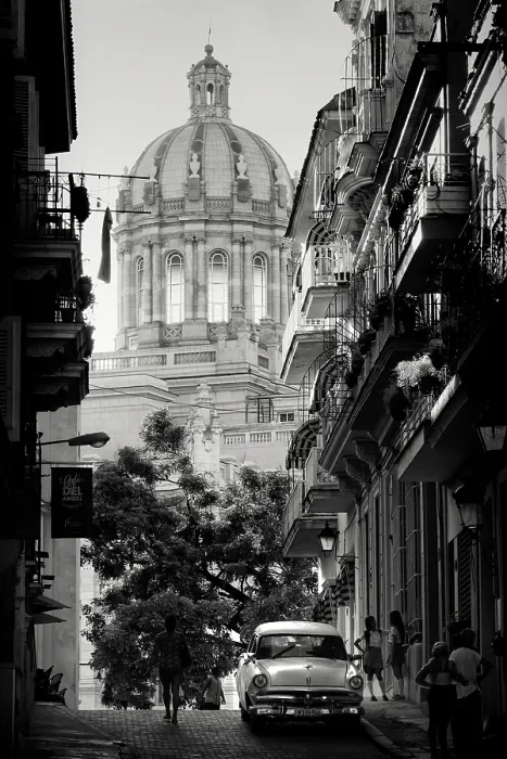 Framed Print : Old American car parked on a street in Havana Centro, Havana, Cuba, Caribbean Framed Print : Old American car parked on a street in Havana Centro, Havana, Cuba, Caribbean