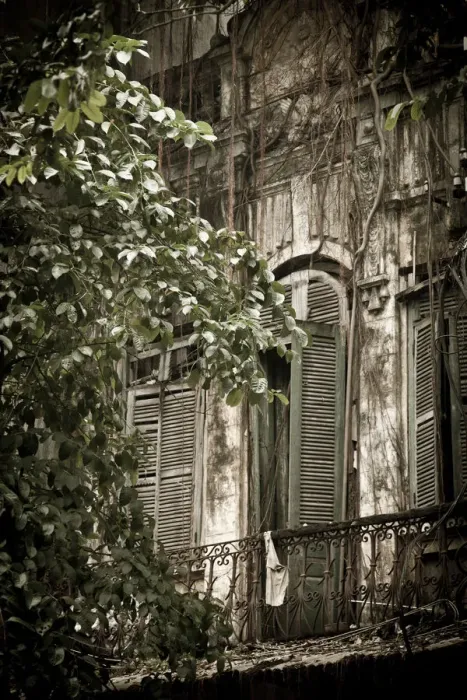 Framed Print : Old colonial buiding in the Old Quarter, Hanoi, Vietnam Framed Print : Old colonial buiding in the Old Quarter, Hanoi, Vietnam