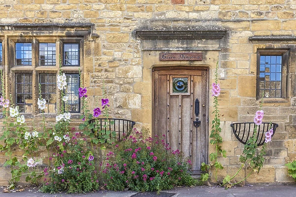 Old cottage in Chipping Campden, Cotswolds, Gloucestershire, England