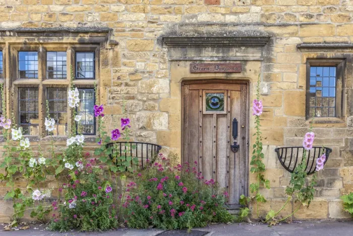 Framed Print : Old cottage in Chipping Campden, Cotswolds, Gloucestershire, England Framed Print : Old cottage in Chipping Campden, Cotswolds, Gloucestershire, England