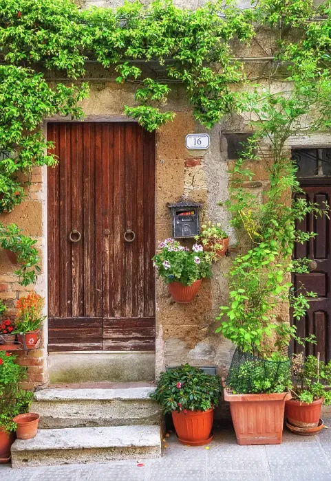 Framed Print : Old door in Pitigliano, Grosseto, Tuscany, Italy Framed Print : Old door in Pitigliano, Grosseto, Tuscany, Italy
