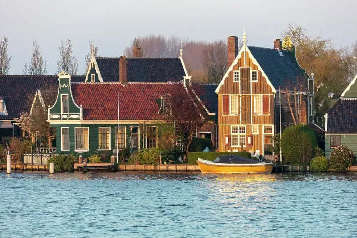 Framed Print : Old houses on the canal at Zaanse Schans, North Holland, Netherlands Framed Print : Old houses on the canal at Zaanse Schans, North Holland, Netherlands