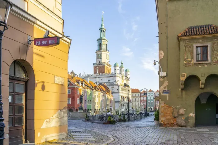 Framed Print : Old Market square and the Town Hall in the background, Poznan, Poland, Eastern Europe Framed Print : Old Market square and the Town Hall in the background, Poznan, Poland, Eastern Europe