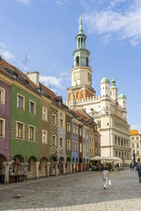 Framed Print : Old Market square and the Town Hall in the background, Poznan, Poland, Eastern Europe Framed Print : Old Market square and the Town Hall in the background, Poznan, Poland, Eastern Europe