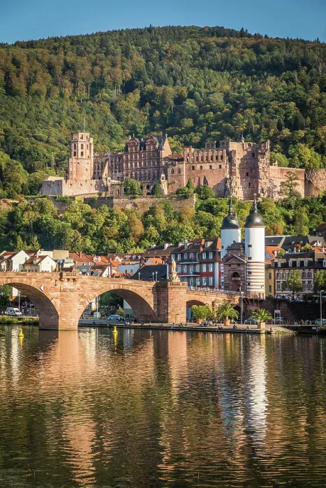 Framed Print : Old Neckar Bridge overlooking Heidelberg Castle and the old town, Baden-Wurttemberg, Germany Framed Print : Old Neckar Bridge overlooking Heidelberg Castle and the old town, Baden-Wurttemberg, Germany